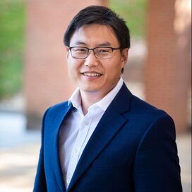 Dahai Yue portrait image.