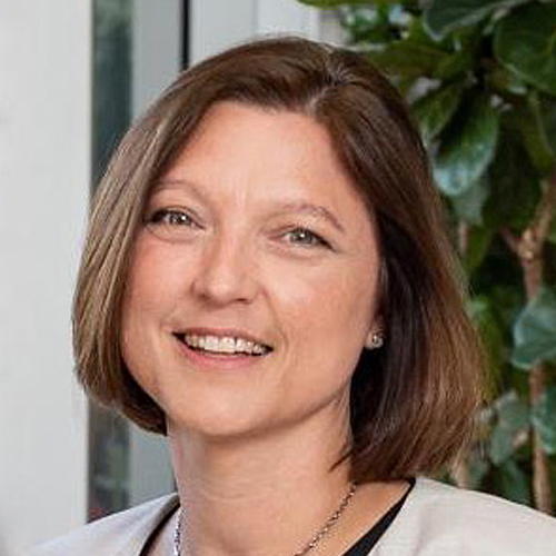 Julie Bynum portrait photo